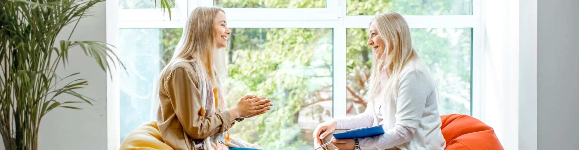 Two people are talking to each other in a room.